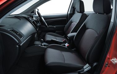 Mitsubishi RVR ثالثاً فيس ليفت 2، دفع رباعي 5 أبواب — المقاعد الأمامية