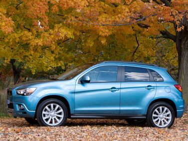 Mitsubishi RVR ثالثاً، دفع رباعي 5 أبواب — منظر من الجانب الأيسر