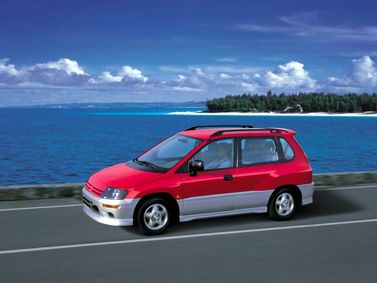 Mitsubishi RVR ثانياً، فان مدمج — منظر أمامي أيسر