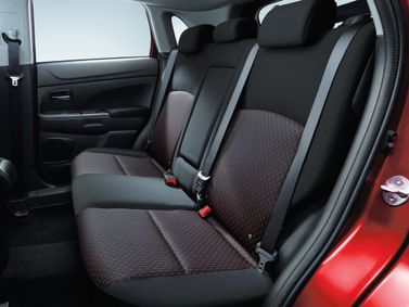Mitsubishi RVR ثالثاً فيس ليفت 2، دفع رباعي 5 أبواب — المقاعد الخلفية