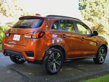 Mitsubishi RVR ثالثاً فيس ليفت 3، دفع رباعي 5 أبواب — منظر خلفي أيمن