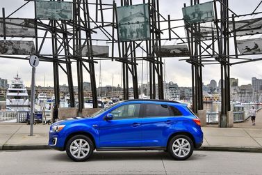 Mitsubishi RVR ثالثاً فيس ليفت، دفع رباعي 5 أبواب — منظر من الجانب الأيسر