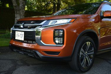 Mitsubishi RVR ثالثاً فيس ليفت 3، دفع رباعي 5 أبواب — منظر أمامي أيمن