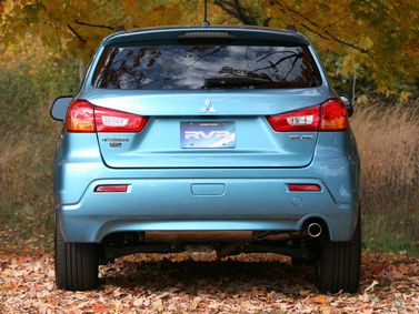 Mitsubishi RVR ثالثاً، دفع رباعي 5 أبواب — منظر خلفي