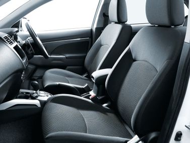 Mitsubishi RVR ثالثاً فيس ليفت، دفع رباعي 5 أبواب — المقاعد الأمامية