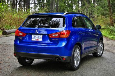 Mitsubishi RVR ثالثاً فيس ليفت، دفع رباعي 5 أبواب — منظر خلفي أيمن
