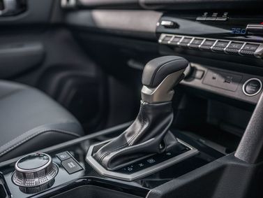 Mitsubishi Triton سادساً، بيك أب بكابينة مزدوجة — محدد ناقل الحركة