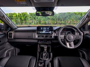 Mitsubishi Triton سادساً، بيك أب بكابينة مزدوجة — منطقة السائق