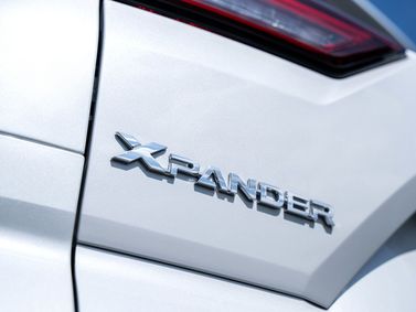 Mitsubishi Xpander I Рестайлинг, Внедорожник 5 дв. — эмблема и обозначение модели