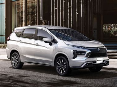 Mitsubishi Xpander I تجميل الوجه 2، دفع رباعي 5 أبواب — منظر أمامي بزاوية ثلاثة أرباع