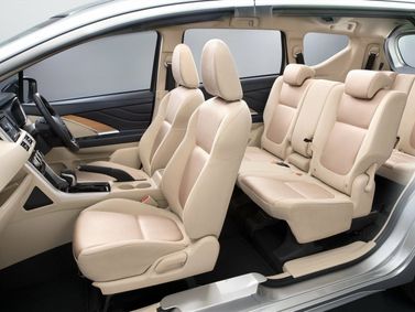 Mitsubishi Xpander I, Внедорожник 5 дв. — общий вид салона