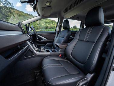 Mitsubishi Xpander I Рестайлинг, Внедорожник 5 дв. — передние сиденья
