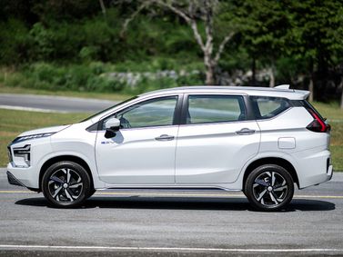 Mitsubishi Xpander I Рестайлинг, Внедорожник 5 дв. — вид справа
