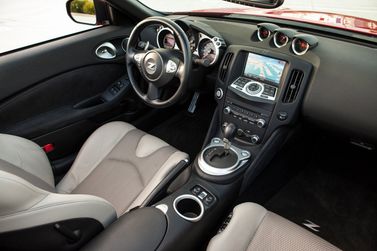 Nissan 370Z أنا فيس ليفت، رودستر — منطقة السائق