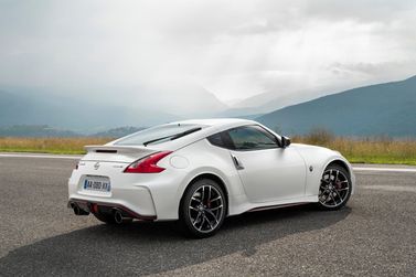 Nissan 370Z أنا فيس ليفت، كوبيه Nismo — منظر خلفي أيمن