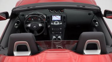 Nissan 370Z أنا فيس ليفت، رودستر — منظر عام للمقصورة