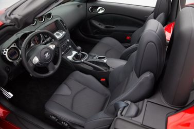 Nissan 370Z أنا فيس ليفت، رودستر — منطقة السائق
