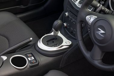 Nissan 370Z أنا فيس ليفت، رودستر — الكونسول الوسطي