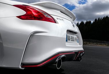 Nissan 370Z أنا فيس ليفت، كوبيه Nismo — الجزء الخلفي من السيارة عن قرب