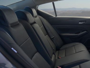 Nissan Altima فيس ليفت السادس (L34)، سيدان — المقاعد الخلفية