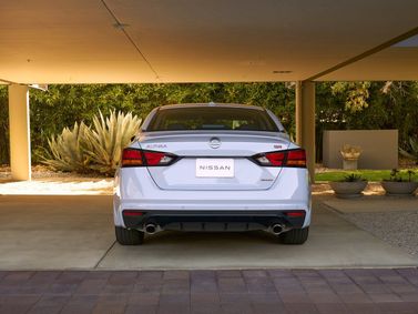 Nissan Altima فيس ليفت السادس (L34)، سيدان — منظر خلفي
