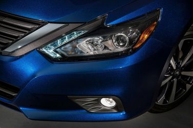 Nissan Altima عملية فيس ليفت V (L33)، سيدان — المصباح الأمامي