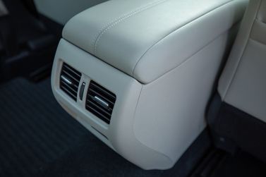 Nissan Altima السادس (L34)، سيدان — تفصيل داخلي