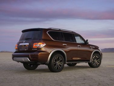 Nissan Armada ثانياً، دفع رباعي 5 أبواب — منظر خلفي أيمن