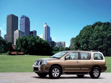 Nissan Armada I، دفع رباعي 5 أبواب — منظر أمامي أيمن