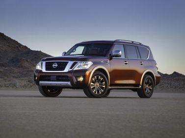 Nissan Armada ثانياً، دفع رباعي 5 أبواب — منظر أمامي أيسر