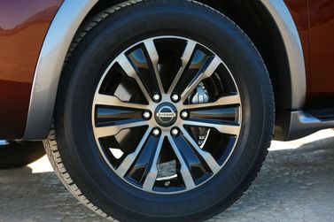 Nissan Armada ثانياً، دفع رباعي 5 أبواب — جنط العجلة