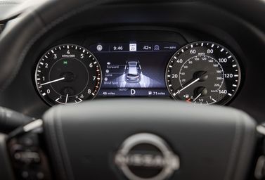 Nissan Armada فيس ليفت الثاني، دفع رباعي 5 أبواب — لوحة العدادات