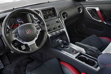 Nissan GT-R I، كوبيه — منطقة السائق