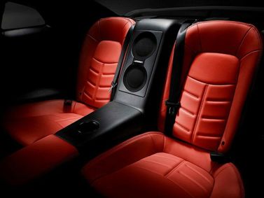Nissan GT-R أنا فيس ليفت 2، كوبيه — المقاعد الخلفية
