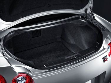 Nissan GT-R I، كوبيه — حجرة الأمتعة