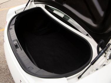 Nissan GT-R أنا فيس ليفت 3، كوبيه Nismo — حجرة الأمتعة