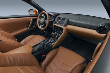 Nissan GT-R أنا فيس ليفت 3، كوبيه — منظر عام للمقصورة