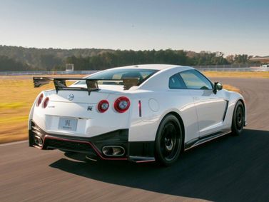 Nissan GT-R أنا فيس ليفت 2، كوبيه Nismo — منظر خلفي أيمن