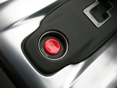 Nissan GT-R I، كوبيه — الكونسول الوسطي