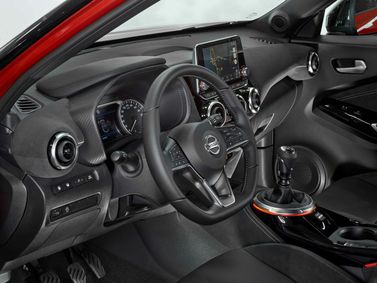 Nissan Juke ثانياً، دفع رباعي 5 أبواب — منطقة السائق