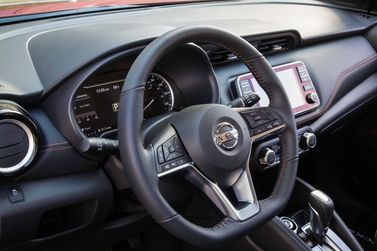 Nissan Kicks I، دفع رباعي 5 أبواب — منطقة السائق