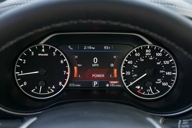 Nissan Maxima ثامناً (A36)، سيدان — لوحة العدادات