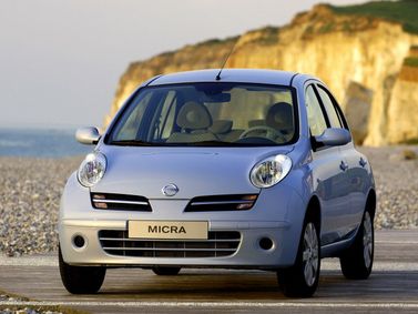Nissan Micra III (K12)، هاتشباك 5 أبواب — منظر أمامي بزاوية ثلاثة أرباع