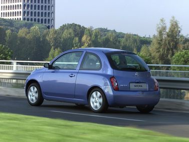Nissan Micra III (K12)، هاتشباك 3 أبواب — منظر خلفي أيمن