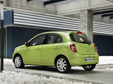 Nissan Micra IV (K13)، هاتشباك 5 أبواب — منظر خلفي أيسر