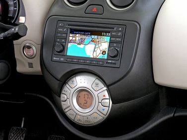 Nissan Micra IV (K13)، هاتشباك 5 أبواب — الكونسول الوسطي