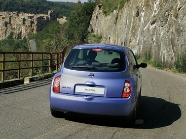 Nissan Micra III (K12)، هاتشباك 3 أبواب — منظر خلفي