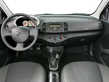 Nissan Micra III (K12)، هاتشباك 5 أبواب — لوحة القيادة