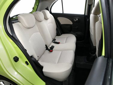 Nissan Micra IV (K13)، هاتشباك 5 أبواب — المقاعد الخلفية