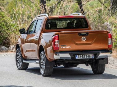Nissan Navara (Frontier) IV (D23)، بيك أب بكابينة مزدوجة Double-Cab — منظر خلفي أيسر